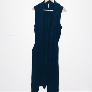 Black sleeveless trench coat